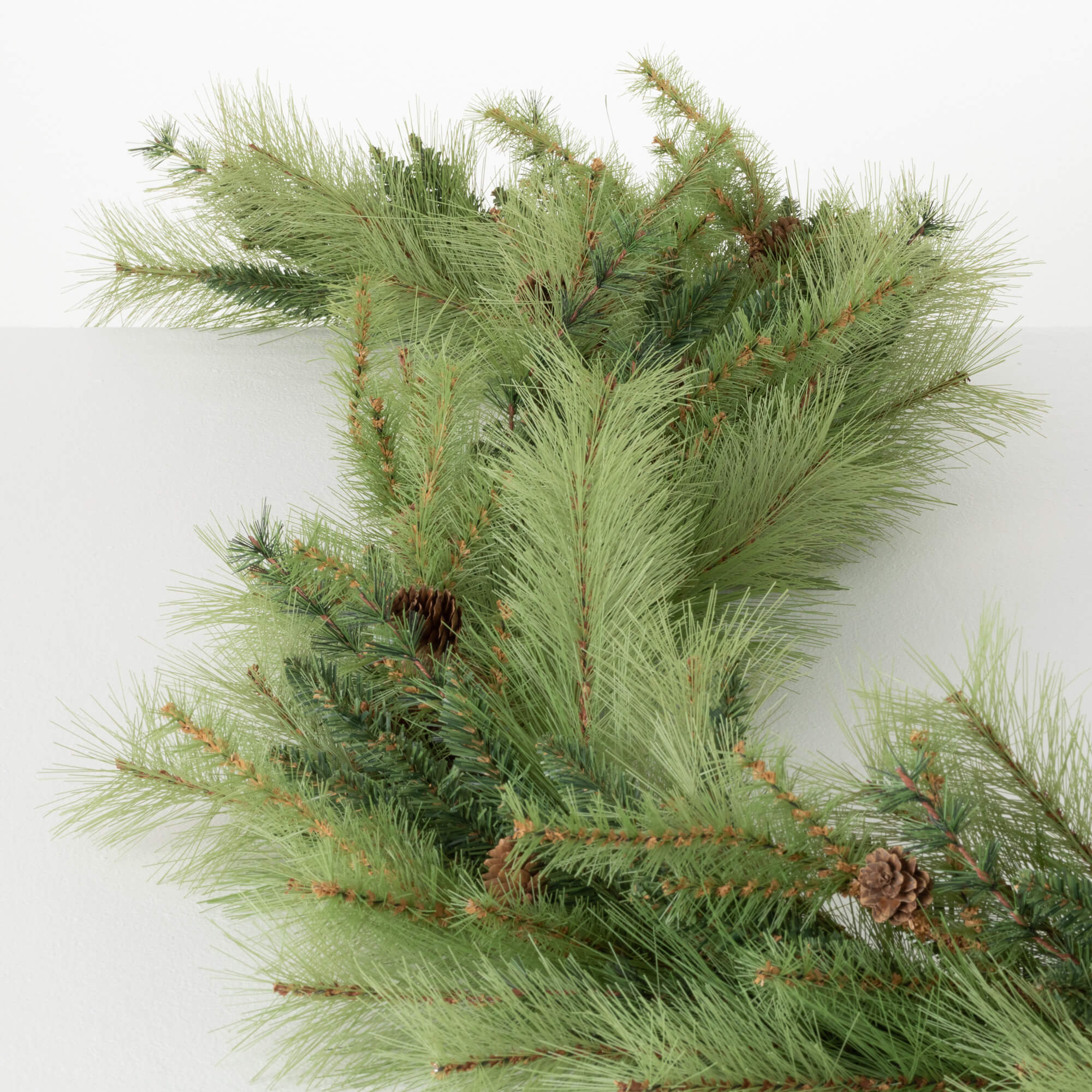 LUSH GREEN MIXED PINE GARLAND