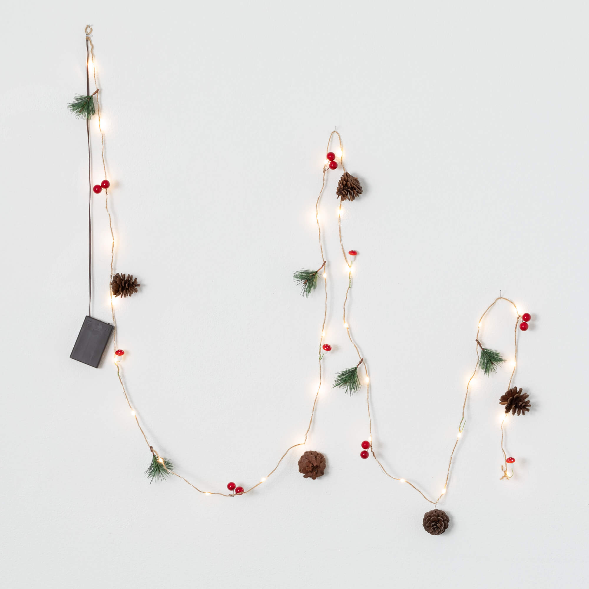 LED PINECONE BERRY GARLAND