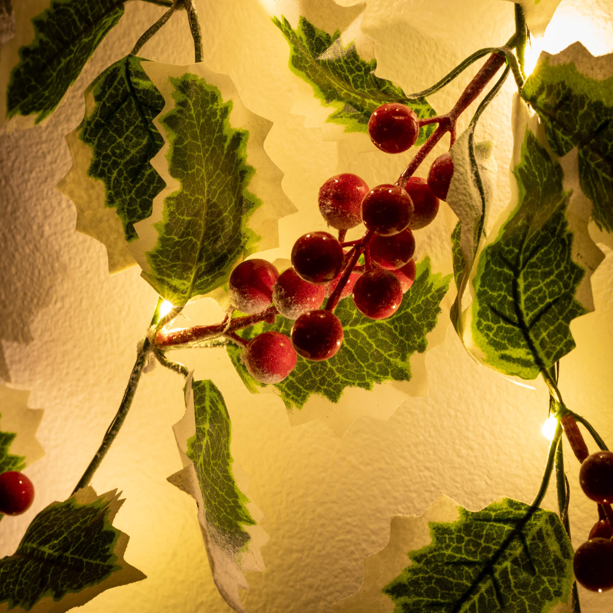 LED HOLLY BERRY GARLAND