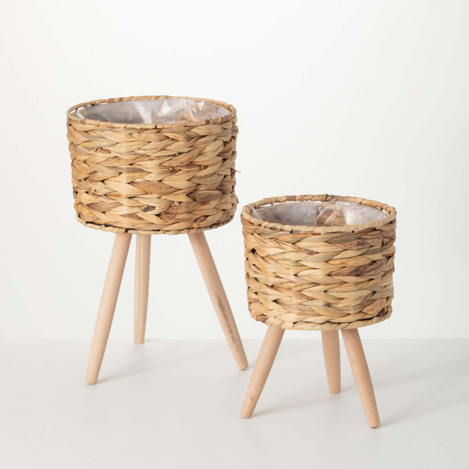 WOVEN PLANTERS WITH LEGS