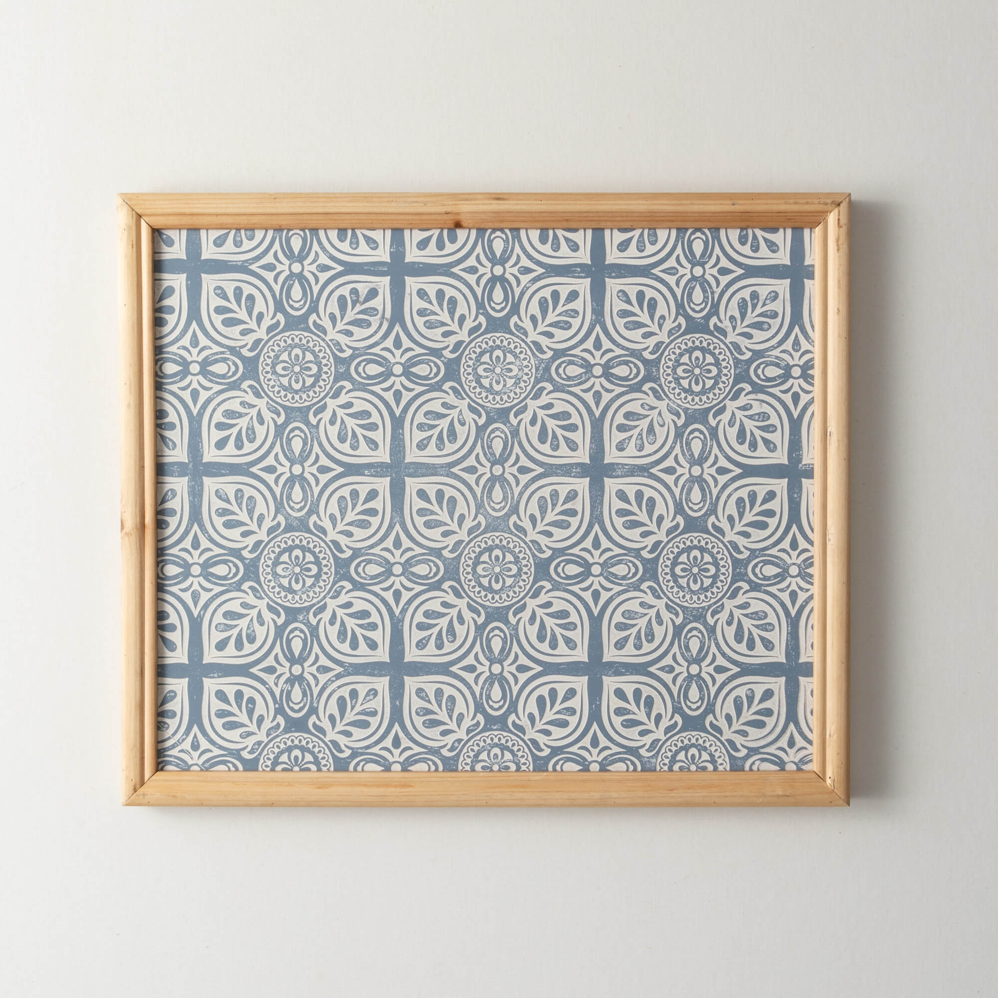 PATTERNED WALL DECOR