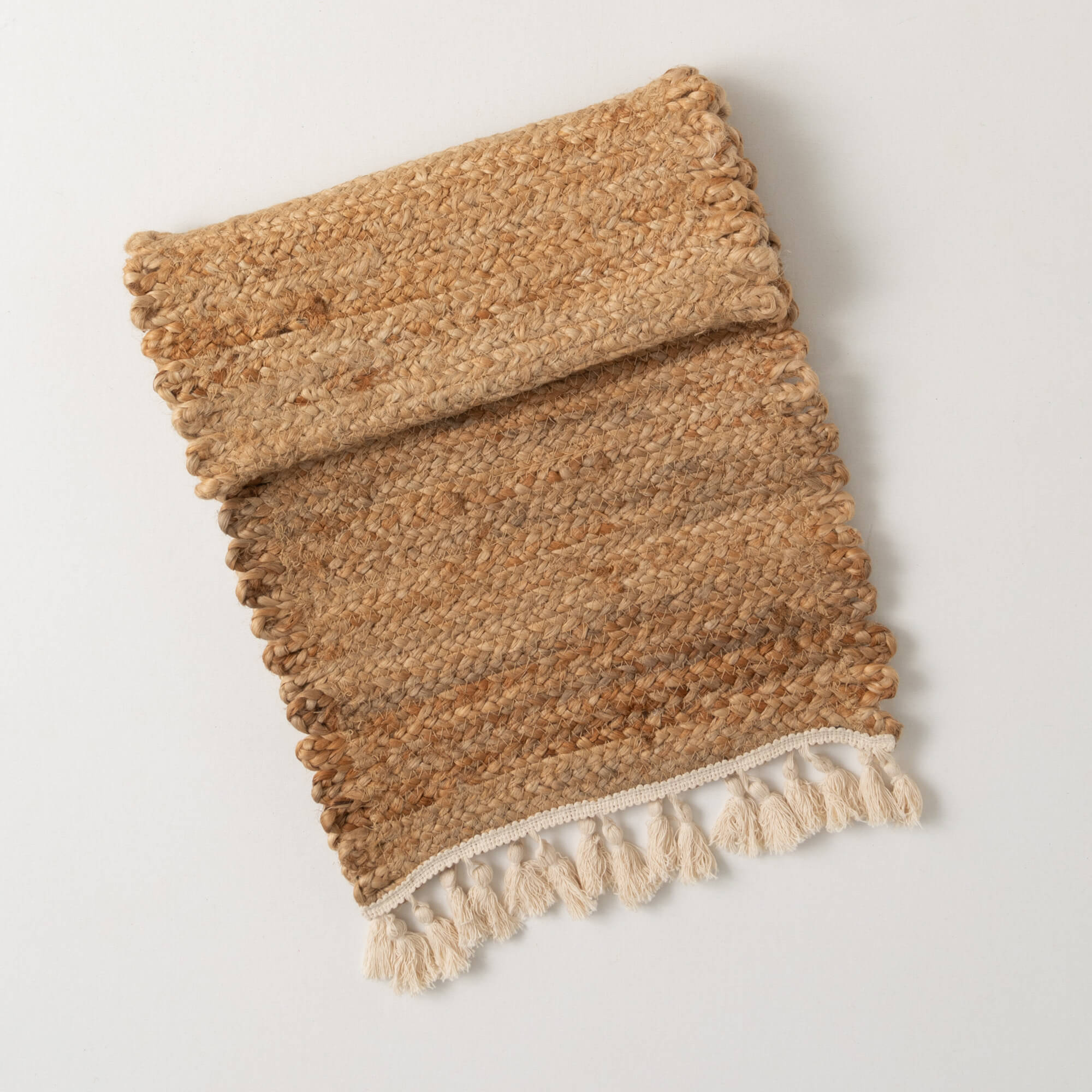 WOVEN TABLE RUNNER WITH TASSEL